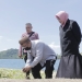 Aparat Desa Dulupi bersama mahasiswa UNG menanam pohon di pesisir pantai Desa Dulupi, Kamis (28/10/2021) (istimewa)