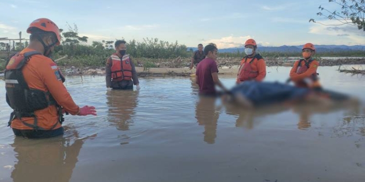 korban banjir daenaa