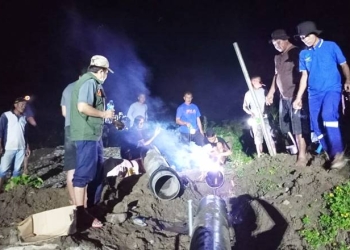 Pekerjaan pipa instalasi air diameter 300 yang hanyut di sungai Bulota, Senin (22/11/2021). (Foto : Istimewa)