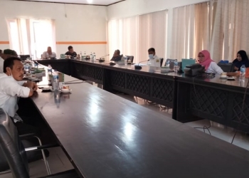 Rapat Panitia Khusus (Pansus) Anggota DPRD Kabupaten Pohuwato dalam rangka  merampungkan Rancangan Peraturan Daerah (Ranperda) tentang Pengelolaan Air Limbah Domestik, Senin (29/11/2021) (yusuf/gopos)