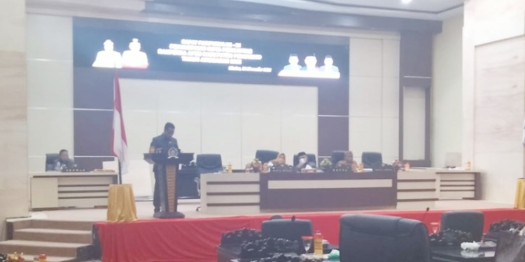 Ketua Fraksi PKB DPRD Pohuwato Abdulah Saat memberikan pandangan umum terkait nota kesepahaman Ranperda APBD tahun 2022, Senin (22/11/2021), (istimewa)
