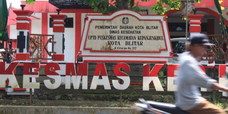 Puskesmas Kepanjen Kidul Kota Blitar (tampak dari depan). (Foto: Ma'ruf/gopos)