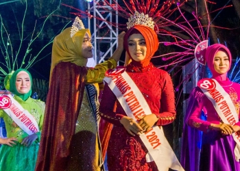Dian Anggriyani Aprilia Habi saat dinobatkan sebagai Putri Lestari pada rangkaian Festival Kabupaten Lestari tahun 2021. (Foto istimewa)