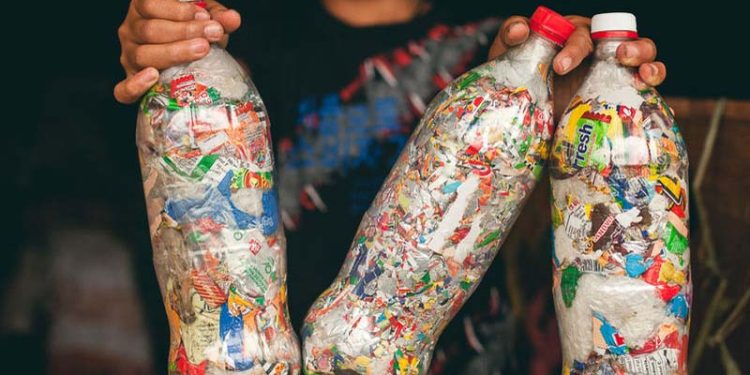 Ecobrick, metode yang digunakan untuk mengurangi sampah plastik. (Foto istimewa)