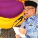 Wagub Gorontalo H. Idris Rahim membacakan sambutan tertulis Mendikbudristek pada peringatan Hari Guru Nasional tahun 2021 tingkat Provinsi Gorontalo di halaman Museum Purbakala, Kamis (25/11/2021). (Foto: Haris)