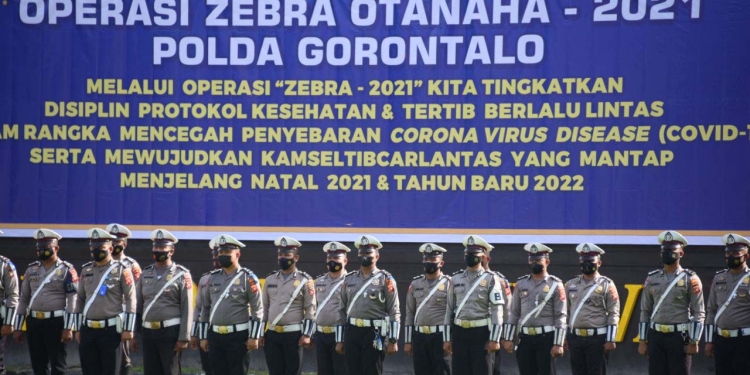 Apel Gelar Pasukan Zebra Otanaha 2021, Senin (15/11/2021). Operasi itu selain untuk meningkatkan Kamseltibcarlantas juga untuk menegakan protokol kesehatan dan penanganan pandemi Covid-19. (Foto: Salman).
