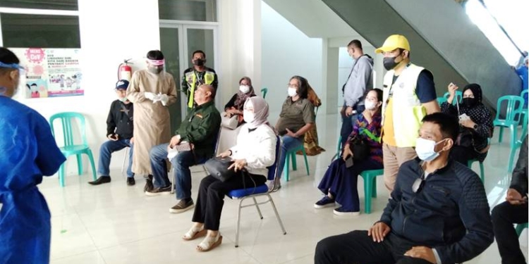 Gubernur Rusli bersama