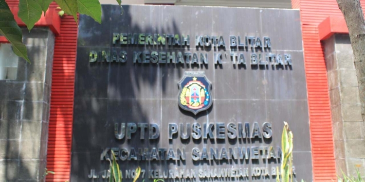 Puskesmas Sananwetan Kota Blitar di Jalan Jawa, Kecamatan Sananwetan, Kota Blitar (tampak dari depan). (Foto: Ma'ruf /gopos)