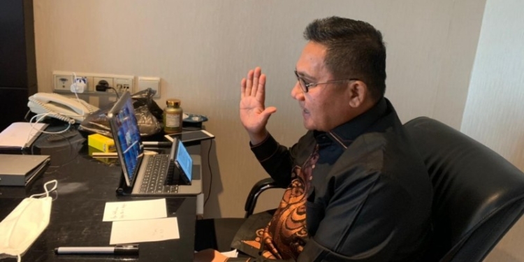 Wali Kota Gorontalo, Marten Taha saat memberikan materi saat webinar otanaha. Foto (Diskominfo Kota Gorontalo