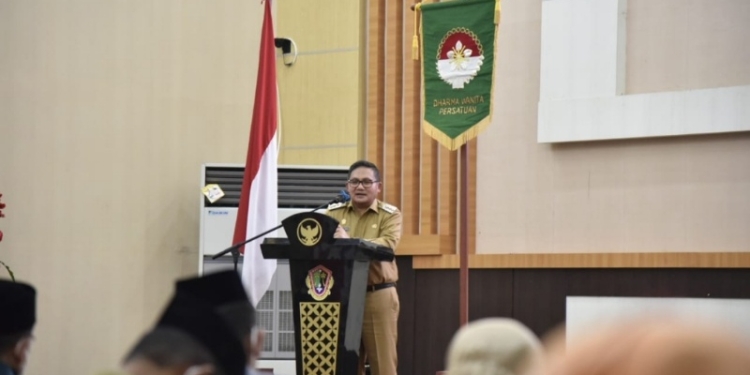 Wali Kota Gorontalo, Marten Taha saat memberikan sambutan pada HUT DWP ke-22. FOto (Diskominfo Kota Gorontalo