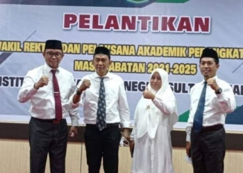 Dekan FUD IAIN Sultan Amai Gorontalo, Dr. Andries Kango, M.Ag bersama Wadek I, wadek II dan wadek III terpilih.