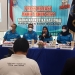 Kepala BNNK Bone Bolago, Rakhma Hubu (tengah) bersama jajaran BNNK Bone Bolango menyampaikan press rilis akhir tahun 2021 di kantor BNNK Bone Bolango, Jumat (24/12/2021). (hasan/gopos)