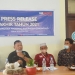 Kepala BNN Kabupaten Gorontalo, Roy Bau (kedua dari kiri) saat memberikan arahan  dalam kegiatan Press Release Akhir Tahun 2021 di Kantor BNNK Gorontalo, Jumat (24/12/2021). (Foto: Putra/Gopos)