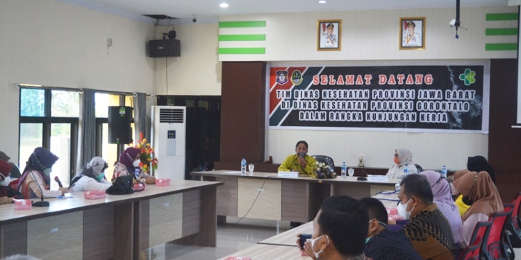 Dinas Kesehatan Provinsi Jawa Barat melakukan kunjungan kerjanya ke Dinas Kesehatan Provinsi Gorontalo di Aula Dinas Kesehatan Provinsi Gorontalo, Kamis (2/12/2021). (Foto : Putra/Gopos)