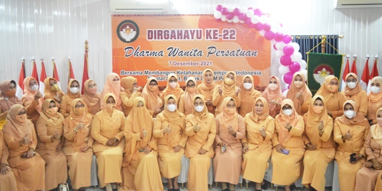 Foto bersama pengurus DWP Provinsi Gorontalo. (Foto: Putra/Gopos)