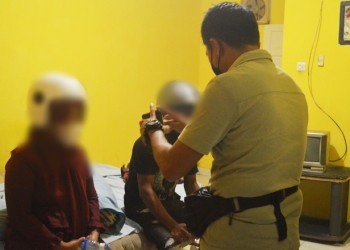OPERASI PEKAT OTANAHA II - Polda Gorontalo saat melaksanakan operasi pekat dan menemukan pasangan non- murim di salah satu penginapan, Sabtu (11/12/2021) (Foto: Putra/Gopos)