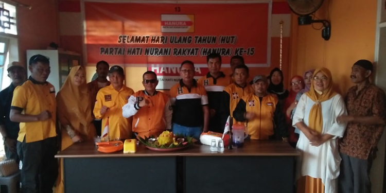 DPC Partai Hanura Kota Gorontalo memperingati Hari Ulang Tahun (HUT) ke-15 Partai Hanura, Selasa (21/12/2021). Foto : istimewa