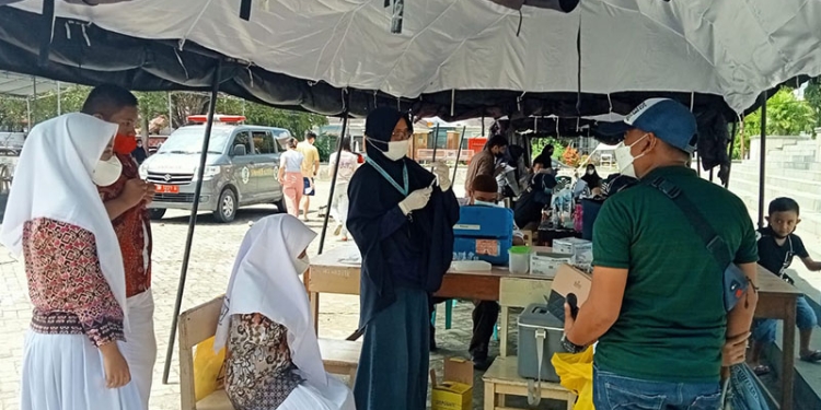 Kegiatan vaksinasi massal yang berlangsung di Lapangan Taruna Remaja Kota Gorontalo, Sabtu (4/12/2021) lalu. (sari/gopos)