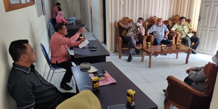 Komisi A, DPRD Kota Gorontalo kunjungi Kantor Kesbangpol Kota Gorontalo, bahas program kerja 2022, Kamis (2/12/2021). Foto : istimewa