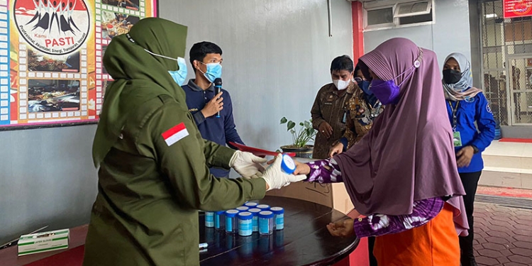 Lembaga pemasyarakatan (lapas) perempuan Kelas III Gorontalo lakukan tes urine kepada Warga binaan pemasyarakatan (Wabin), Jum'at (24/12/2021) foto : istimewa