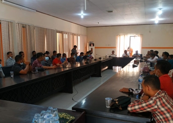 Puluhan member investasi online FX Family mengadu ke DPRD Pohuwato dan meminta agar AY dibebaskan, Kamis (16/12/2021). (Yusuf/gopos)