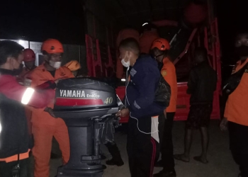 TIM SAR dari Basarnas Provinsi Gorontalo telah berada di lokasi kejadian seorang remaja yang dilaporkan hanyut di Sungai Bulango, Kecamatan Kota Barat, Kota Gorontalo, Selasa (7/12/2021). (sari/gopos)