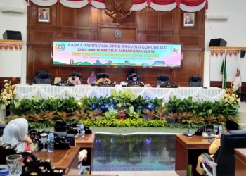 Paripurna HUT ke-21 Provinsi Gorontalo yang dipimpin oleh Ketua DPRD Provinsi Gorontalo, Paris RA Jusuf, Senin (6/12/2021) (muhajir/gopos)