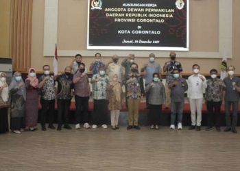 Wakil Wali Kota Gorontalo, Ryan Kono, bersama Anggota DPD RI, Rahmijati Jahja, dalam kunjungan reses anggota DPD RI