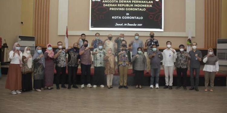 Wakil Wali Kota Gorontalo, Ryan Kono, bersama Anggota DPD RI, Rahmijati Jahja, dalam kunjungan reses anggota DPD RI