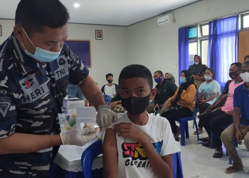 Pelaksanaan vaksinasi oleh Lanal Gorontalo. Memeriahkan Peringatan hari Armada RI tahun 2021, Rabu (1/12/2021). Foto : istimewa