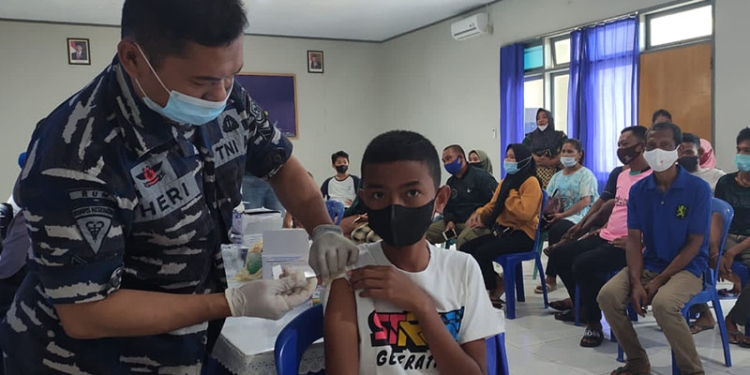 Pelaksanaan vaksinasi oleh Lanal Gorontalo. Memeriahkan Peringatan hari Armada RI tahun 2021, Rabu (1/12/2021). Foto : istimewa