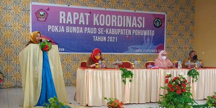 Wakil Bupati Pohuwato Suharsi Igirisa Memberikan Sambutan Dalam Rakor Pokja Kabupaten Pohuwato. Senin 20/12/2021 (Yusuf)