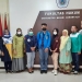 Jajaran dekan bersama dosen di lingkungan Fakultas Hukum UNG berpose bersama tiga orang mahasiswa program pertukaran mahasiswa merdaka Kemendikbud, Kamis (2/12/2021) (istimewa)