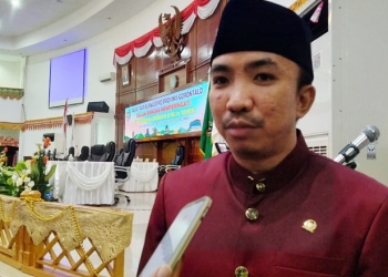 Anggota Dewan Perwakilan Rakyat Daerah (DPRD) Provinsi Gorontalo, Muhamad Nasir Majid diwawancarai usai Rapat Paripurna DPRD Provinsi Gorontalo dalam rangka HUT ke-21 Provinsi Gorontalo, Senin (6/12/2021) (muhajir/gopos)
