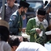 Peserta Muktamar ke-34 NU menikmati kopi Pinogu yang disediakan ISNU Gorontalo. (istimewa)
