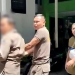 Salah satu Satpol PP yang nyaris terlibat perkelahian saat di hentikan oleh beberapa anggota Satpol PP Kabupaten Gorontalo. [Tangkapan Layar]