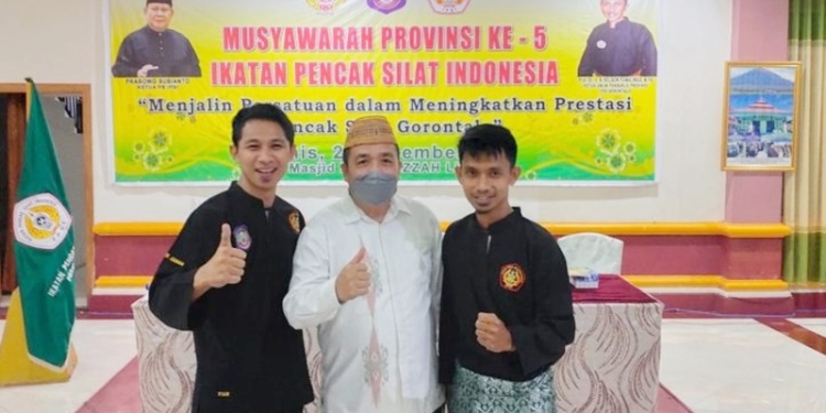 Ketua IPSI Provinsi Gorontalo terpilih, Halid Tangahu (tengah). (Foto: Istimewa)