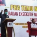 Sekretaris Daerah Provinsi Gorontalo Darda Daraba membuka pra temu nasional ke XIII Badan Eksekutif Mahasiswa (BEM) Nusantara yang dilaksanakan di ballroom Dumhil Hotel UNG, Selasa (14/12/2021). Dalam kesempatan itu Sekda Darda berharap BEM Nusantara bisa menghasilkan rekomendasi atau kesepakatan bersama yang akan jadi bahan evaluasi akhir tahun untuk pemerintah pusat maupun pemerintah daerah. (Foto: Nova)
