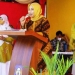 Bunda Disabilitas Provinsi Gorontalo, Idah Syahidah Rusli Habibie memberikan sambutan pada pembukaan pagelaran budaya dalam rangka memperingati Hari Disabilitas Internasional (HDI) tahun 2021, bertempat di halaman SLB Negeri Kota Gorontalo, Jumat (3/12/2021). Peringatan Hari Disabilitas Internasional (HDI) ini mengambil tema Indonesia Inklusi, Indonesia Tangguh, Indonesia Tumbuh. Kegiatan ini diisi dengan pagelaran budaya yang menghadirkan seluruh penyandang disabilitas se Provinsi Gorontalo. (Foto Istimewa)