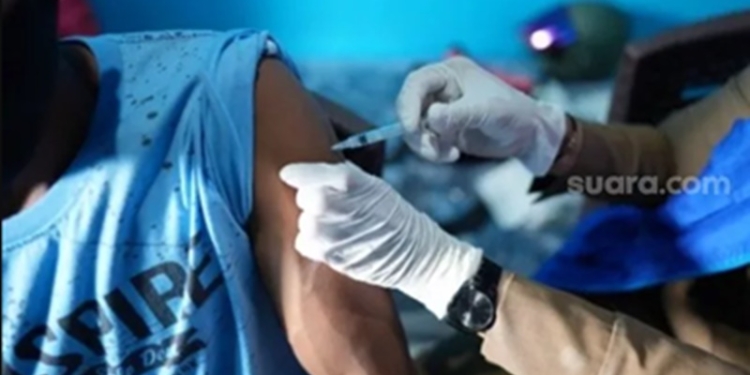 Ilustrasi vaksin. Warga pinang mengaku jadi joki vaksin, dengan 16 kali disuntik vaksin COVID-19 [SuaraSulsel.id/Istimewa]