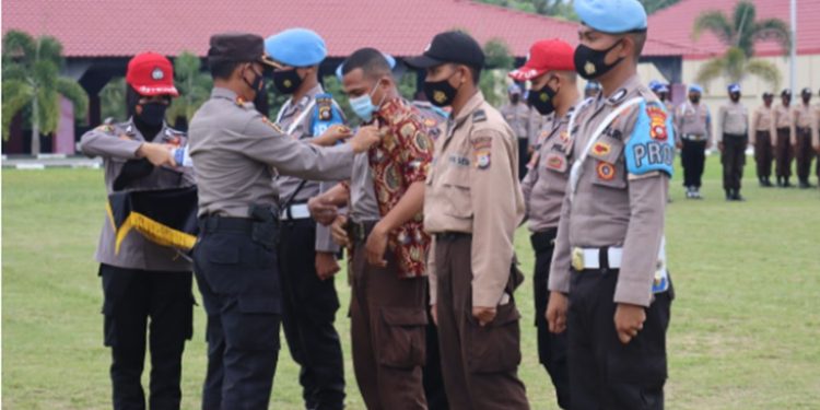 Upacara pemberhentian Siswa Pendidikan Pembentukan Bintara Polri T.A.2021/2022 di Lapangan SPN Polda Gorontalo Senin, (13/12/2021). (Foto: Humas Polda Gorontalo)