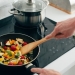 ilustrasi memasak dengan kompor listrik [shutterstock]