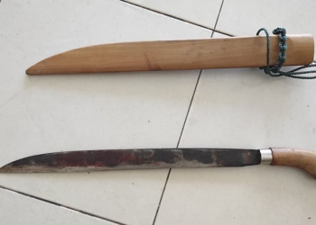 Barang bukti parang yang diamankan Kepolisian pada tragedi berdarah di Desa Payunga, Kecamatan Batudaa, Kabupaten Gorontalo, Sabtu (22/1/2022). (istimewa)