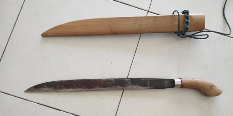 Barang bukti parang yang diamankan Kepolisian pada tragedi berdarah di Desa Payunga, Kecamatan Batudaa, Kabupaten Gorontalo, Sabtu (22/1/2022). (istimewa)