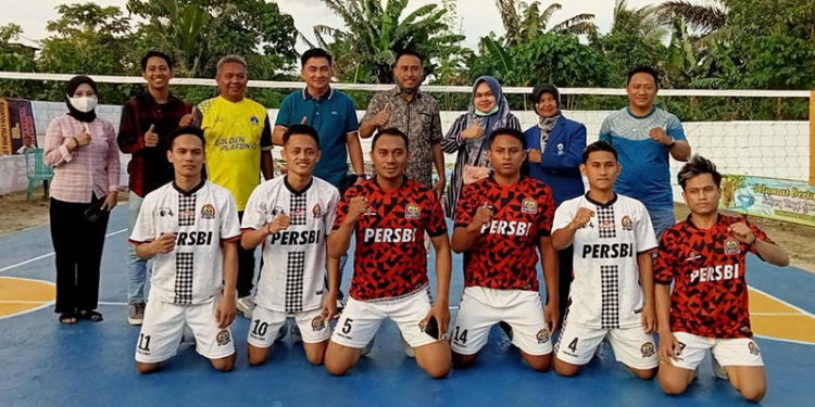 Foto bersama Aleg Dekot Gorontalo, dan panitia penyelenggara event gabungan sepak takraw anak muda provinsi Gorontalo, Ahad (23/1/2021) foto : Sari/Gopos