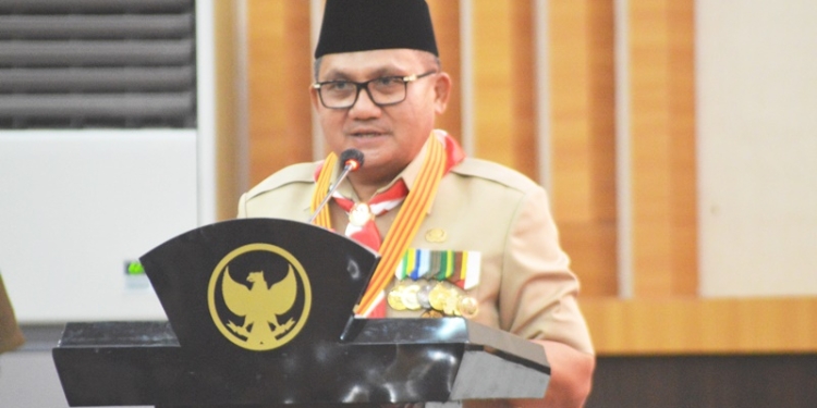 Wali Kota Gorontalo, Marten Taha yang juga sebagai Majelis Pembimbing Cabang Gerakan Pramuka (Kamabicab) Kota Gorontalo. (foto: Putra/Gopos)