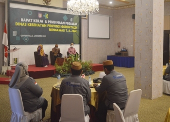 Rapat kerja dan pembinaan pegawai Dinas Kesehatan Provinsi Gorontalo tahun 2022 di Hotel Grand Q, Kota Gorontalo, Kamis (6/1/2021). (Foto: Putra/Gopos)