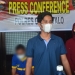 Kasat Reskrim Polres Gorontalo, IPTU Agung Gumara Samosir (Tengah) saat menggelar konferensi pers, di Polres Gorontalo, Selasa (11/1/2022). (Foto: Putra/Gopos)