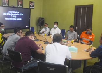 Ketua DPRD Kabupaten Bone Bolango, Halid Tangahu saat mengadakan pertemuan bersama pihak Kementerian Energi dan Sumber Daya Mineral (ESDM) dan Dirjen Mineral dan Batu Bara (Minerba) pusat ke kantor DPRD Kabupaten Bone Bolango, Rabu (19/1/2022). (Foto: Putra/Gopos)