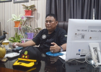 Kepala Seksi (KASI) Konservasi Wilayah II Gorontalo Balai Konservasi Sumber Daya Alam (BKSDA) Sulawesi Utara, Sjamsuddin Hadju saat dikonfirmasi di ruang kerjanya, Ahad (23/1/2022). (Foto: Putra/Gopos)